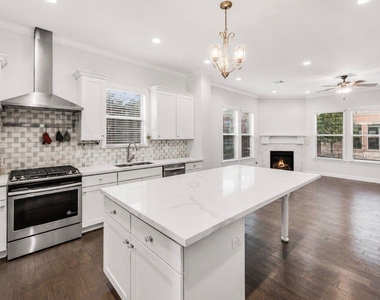 7711 Shannon Drive - Photo Thumbnail 2