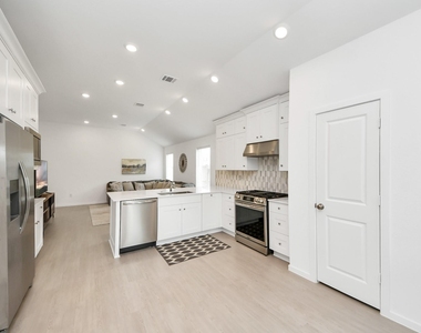 2406 Aquamarine Lane - Photo Thumbnail 8