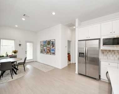 2406 Aquamarine Lane - Photo Thumbnail 11
