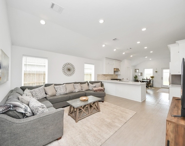 2406 Aquamarine Lane - Photo Thumbnail 2