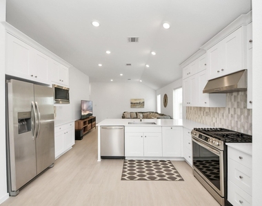 2406 Aquamarine Lane - Photo Thumbnail 6