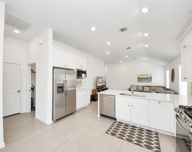2406 Aquamarine Lane - Photo Thumbnail 7