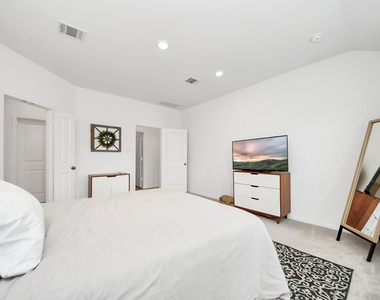 2406 Aquamarine Lane - Photo Thumbnail 16