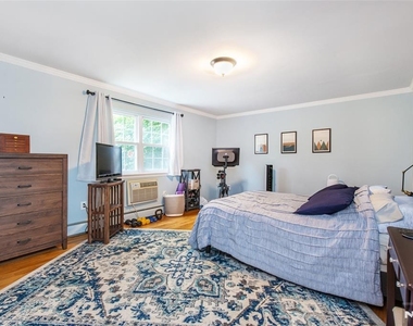 320 South - Photo Thumbnail 4