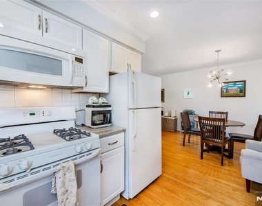 320 South - Photo Thumbnail 10
