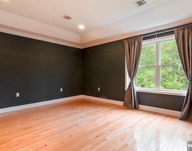 1503 Whitney - Photo Thumbnail 17