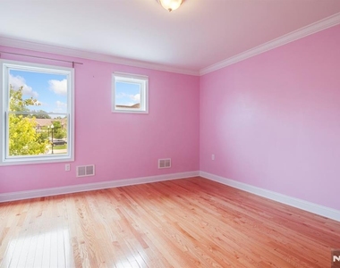 1503 Whitney - Photo Thumbnail 10