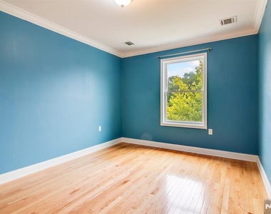 1503 Whitney - Photo Thumbnail 12
