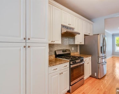 1503 Whitney - Photo Thumbnail 5