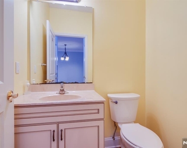 1503 Whitney - Photo Thumbnail 15