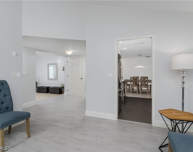 1309 Westlake Boulevard - Photo Thumbnail 11