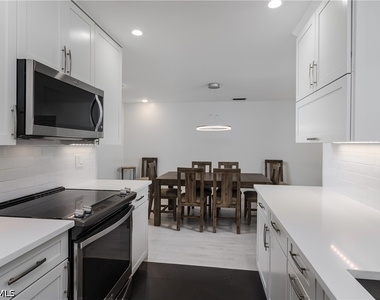 1309 Westlake Boulevard - Photo Thumbnail 6