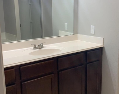 38206 S Lost Creek Boulevard - Photo Thumbnail 9