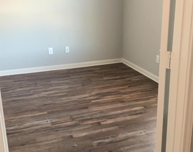 38206 S Lost Creek Boulevard - Photo Thumbnail 7