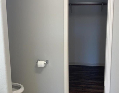 38206 S Lost Creek Boulevard - Photo Thumbnail 10