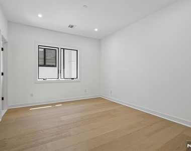 2189 Jones - Photo Thumbnail 18