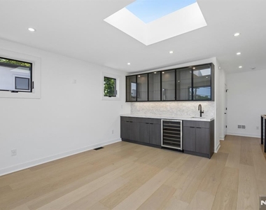 2189 Jones - Photo Thumbnail 23