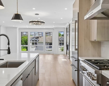 2189 Jones - Photo Thumbnail 5