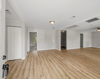 915 S Shanks Street - Photo Thumbnail 2