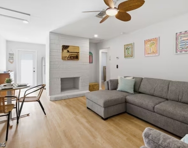 2147 Washington Avenue - Photo Thumbnail 2