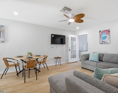 2147 Washington Avenue - Photo Thumbnail 13