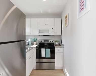 2147 Washington Avenue - Photo Thumbnail 6