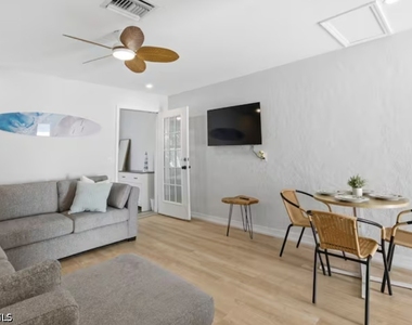 2147 Washington Avenue - Photo Thumbnail 1