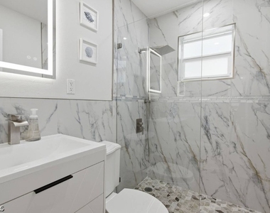 2147 Washington Avenue - Photo Thumbnail 21