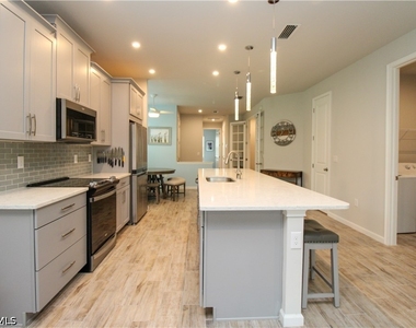 4692 Arboretum Circle - Photo Thumbnail 10