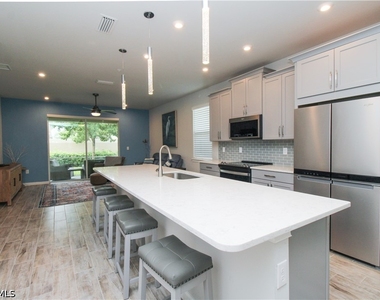 4692 Arboretum Circle - Photo Thumbnail 8