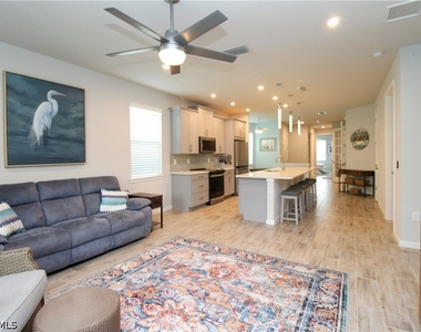 4692 Arboretum Circle - Photo Thumbnail 13
