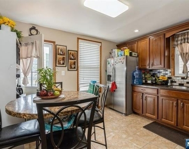 1012 Paterson Plank - Photo Thumbnail 9
