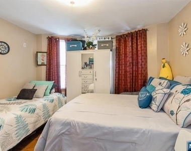 1012 Paterson Plank - Photo Thumbnail 5