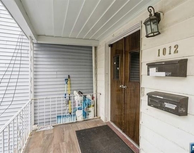 1012 Paterson Plank - Photo Thumbnail 1