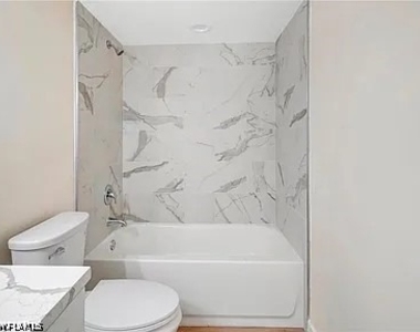 1900 Alamanda Drive - Photo Thumbnail 11