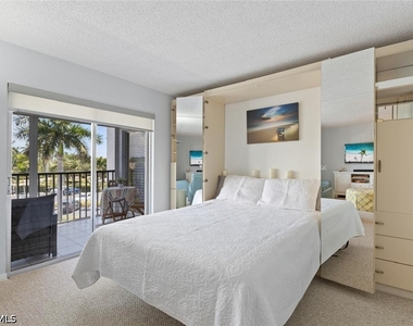 555 Park Shore Drive - Photo Thumbnail 16