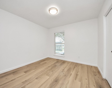 3305 Avenue R - Photo Thumbnail 15