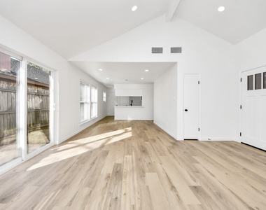 3305 Avenue R - Photo Thumbnail 3
