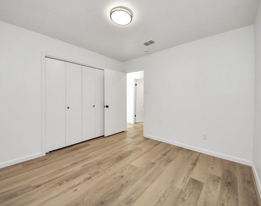 3305 Avenue R - Photo Thumbnail 16
