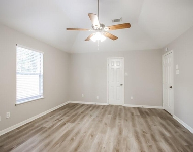 20914 Lake Park Trail - Photo Thumbnail 8
