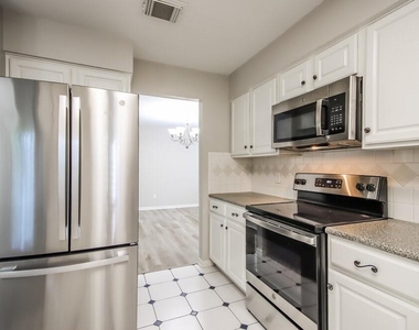 20914 Lake Park Trail - Photo Thumbnail 4