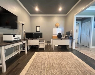 6035 Barrington Avenue - Photo Thumbnail 2