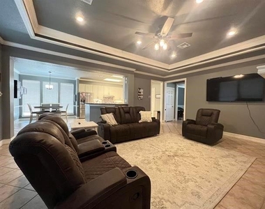 6035 Barrington Avenue - Photo Thumbnail 9