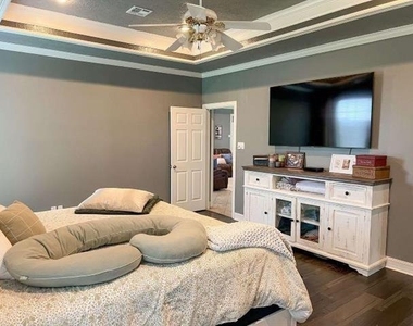 6035 Barrington Avenue - Photo Thumbnail 17