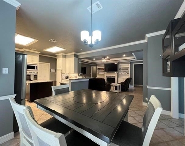 6035 Barrington Avenue - Photo Thumbnail 12
