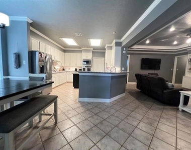 6035 Barrington Avenue - Photo Thumbnail 11