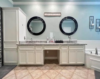 6035 Barrington Avenue - Photo Thumbnail 19