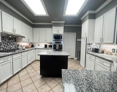 6035 Barrington Avenue - Photo Thumbnail 13