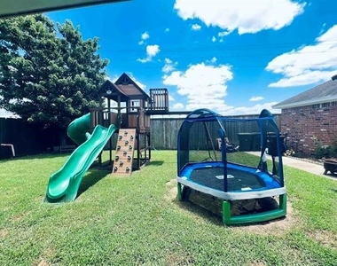 6035 Barrington Avenue - Photo Thumbnail 33