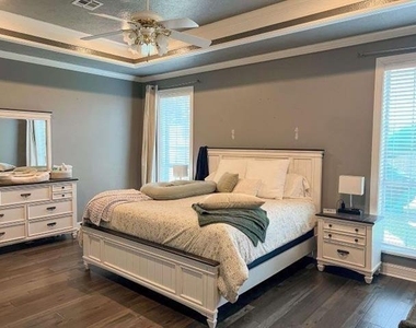 6035 Barrington Avenue - Photo Thumbnail 15